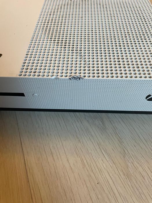 Vând Xbox One S + 7 jocuri