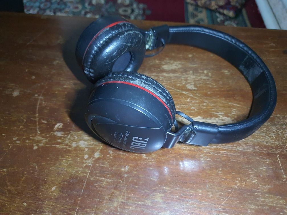 JBL naushnik sotiladi