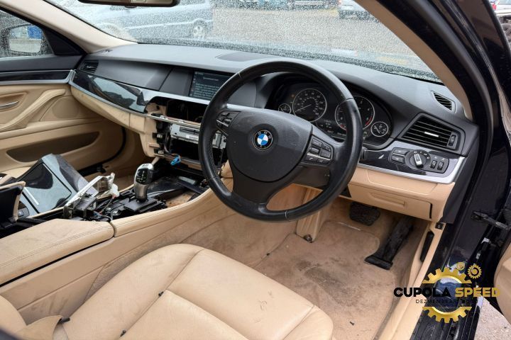 Haion cu luneta culoare A89 Imperial Blue Brilliant BMW Seria 5 F11 [