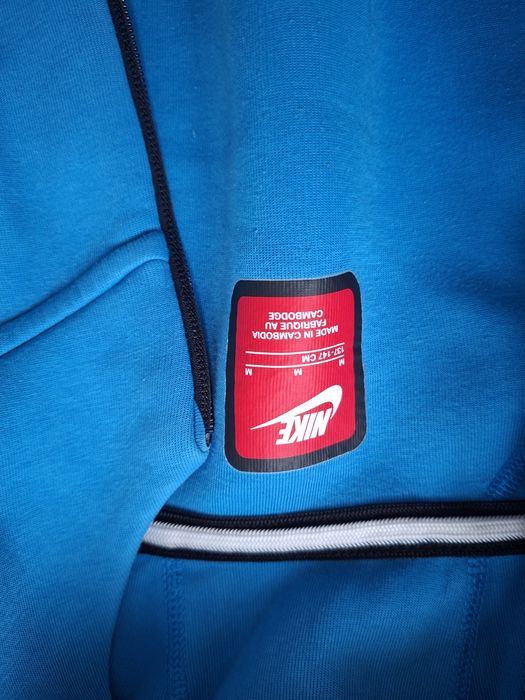 Продавам Продавам два Nike Tech оригинални оригинални Nike Tech – един