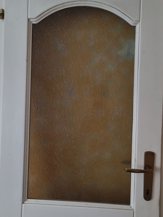 Vând ușă din lemn cu geam