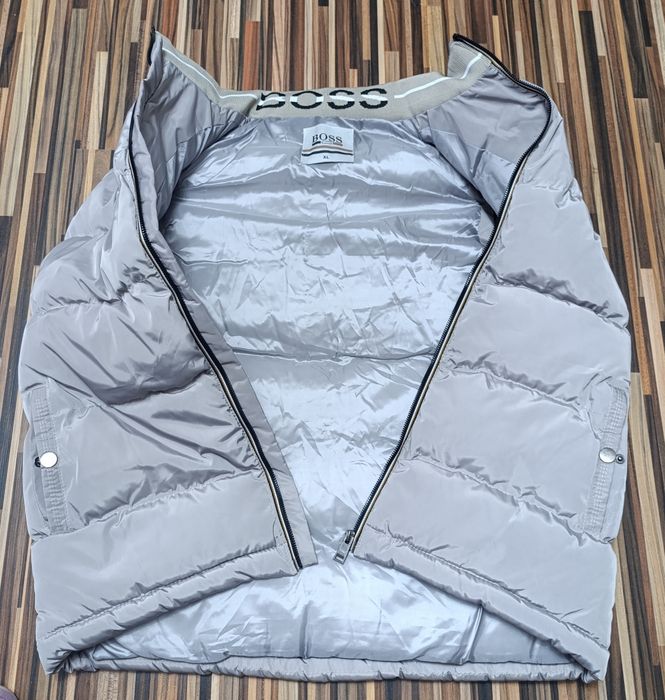 Vând veste noi de bărbați Boss