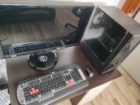 Геймърски компютър със 3D монитор