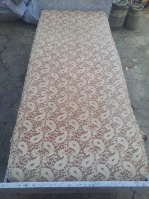 Диван кроват сотилади.