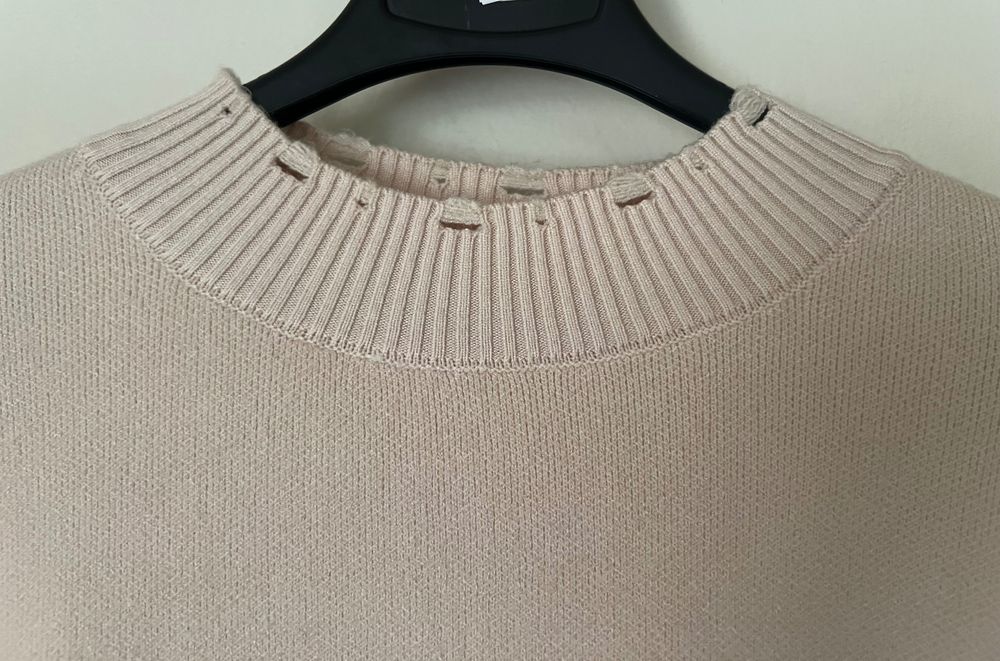 Pulover beije cu detalii noi cu eticheta
