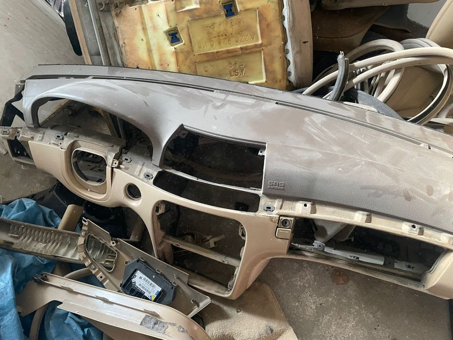 Передняя панель W220