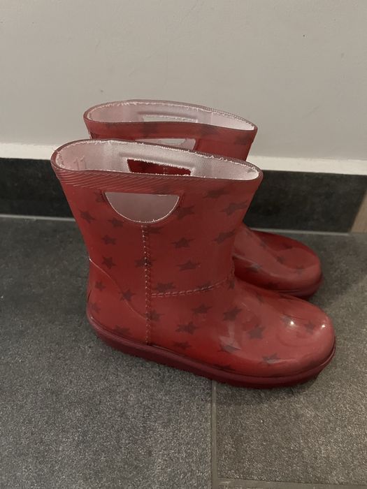 Продавам детски ботуши UGG за момиче