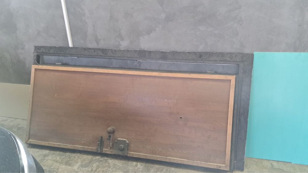 Продам дверь…………