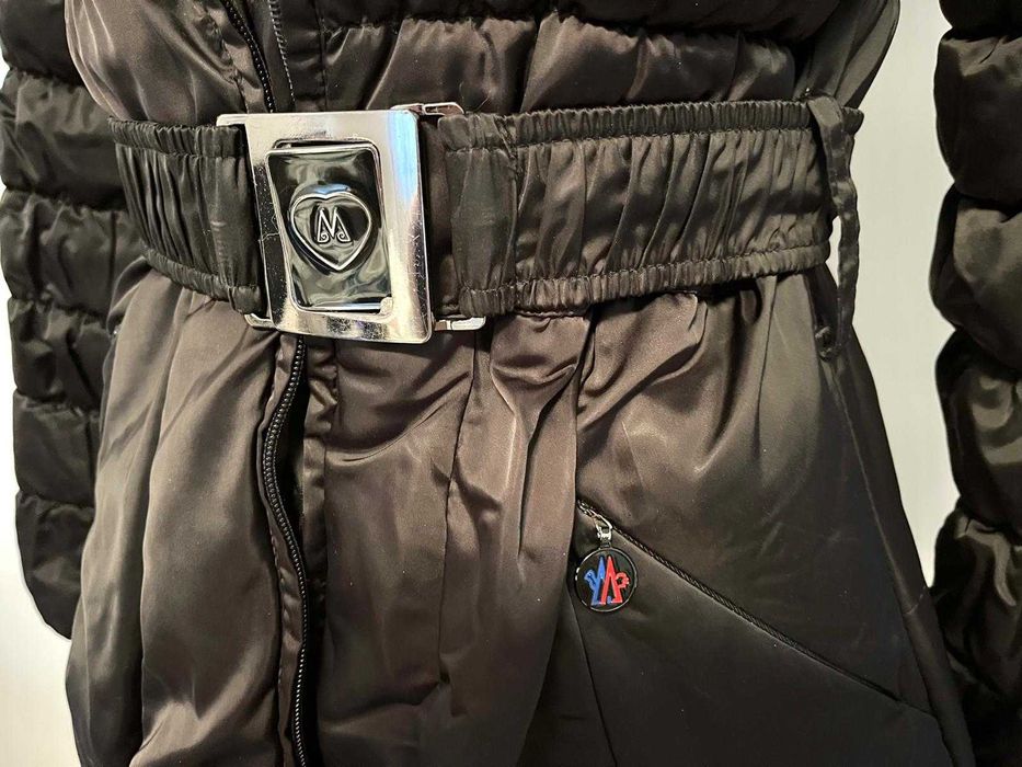 Geacă Moncler damă S, guler înalt, design de lux