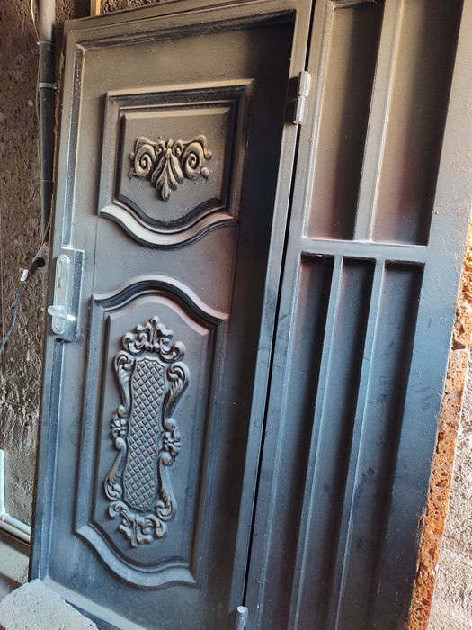 Самарканда темир ешик сотилади холати янгидек