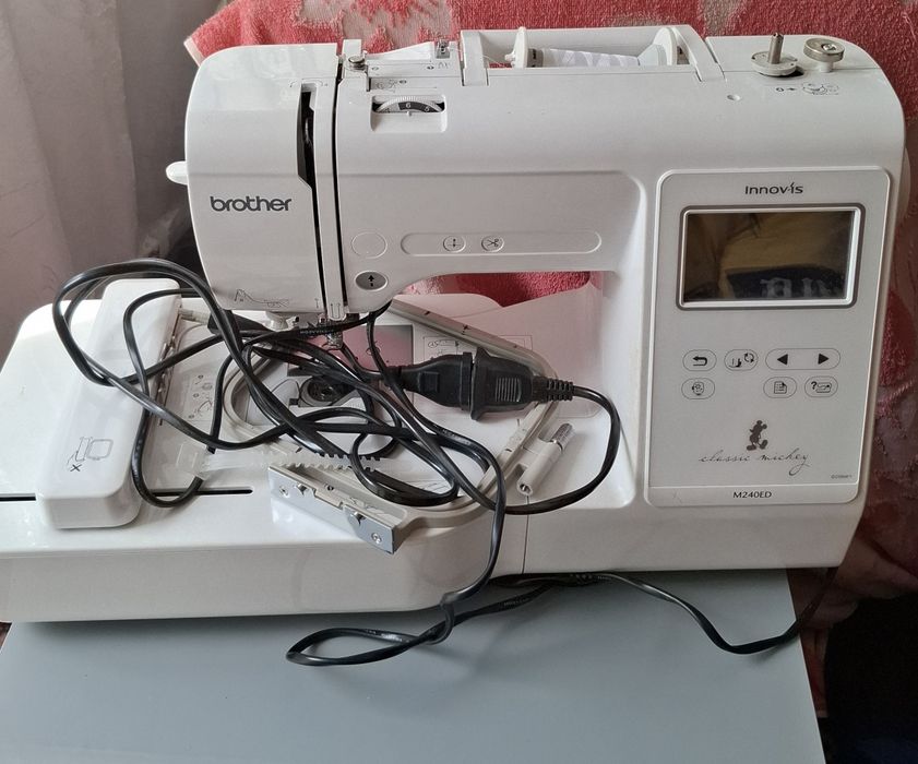 Mașină de brodat,Brother inovis M240