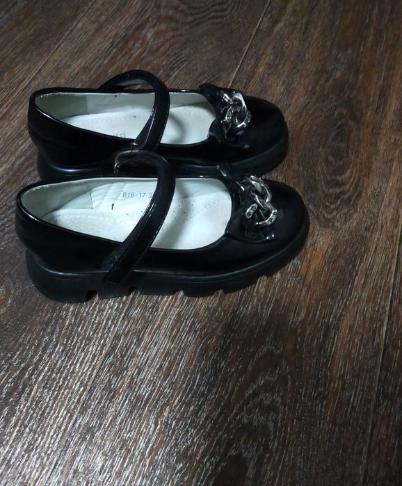 Продам детские туфли