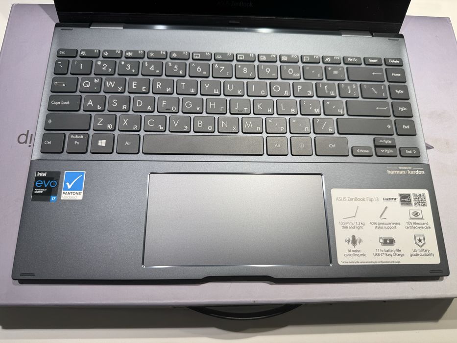 Продавам Asus UX363E /с проблем в дъното/