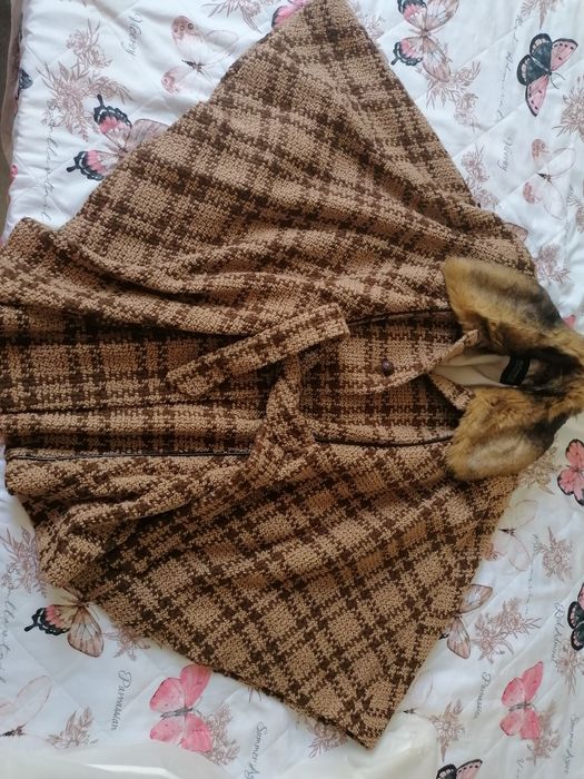 Vând pelerina stofa