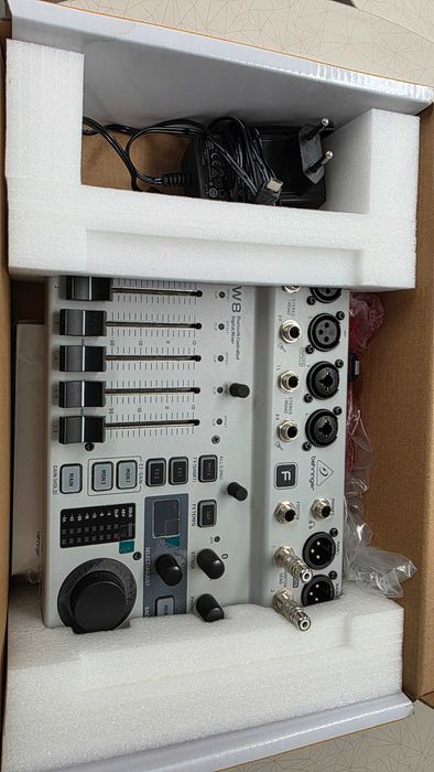 Behringer FLOW8 Дигитален аудио миксер