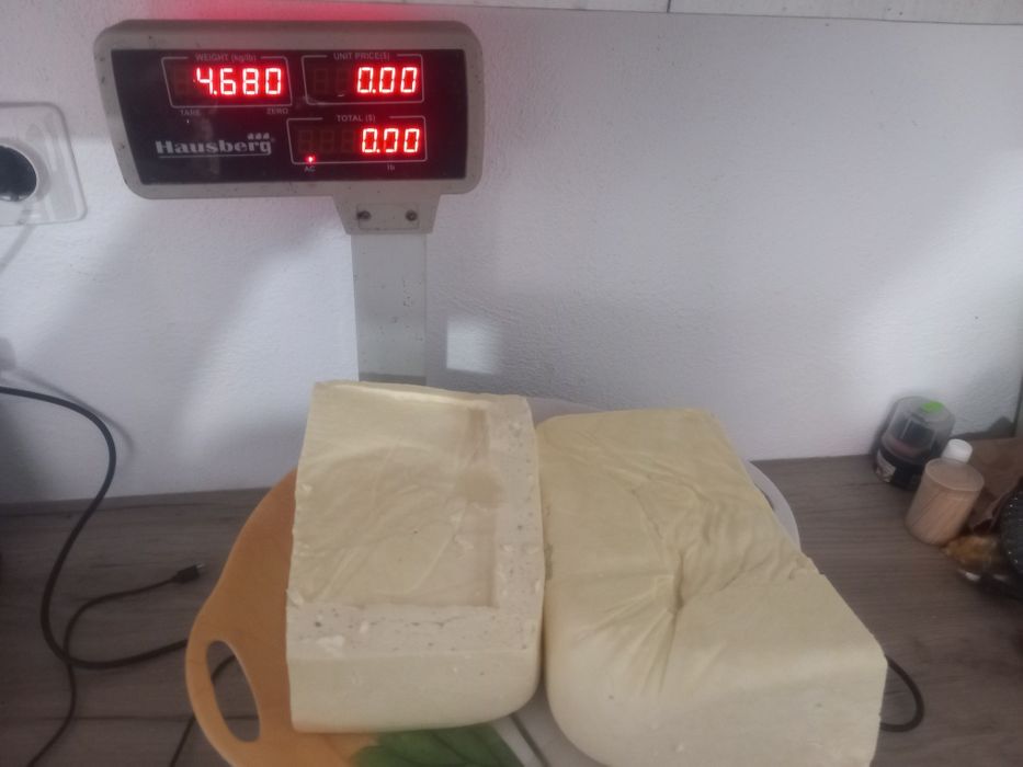 Vând brânză telemea de oaie în saramura și proaspătă, 40 lei gk