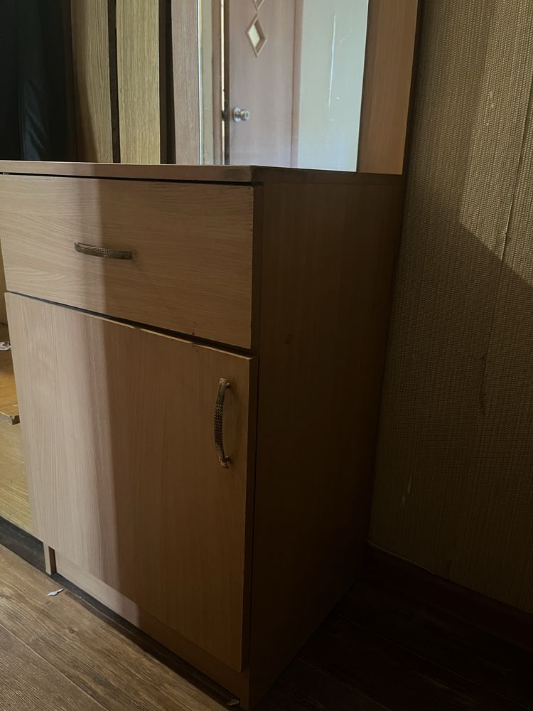 Продам тумбочку