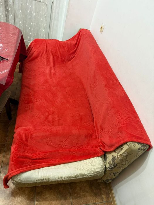 Диван двухместный продам