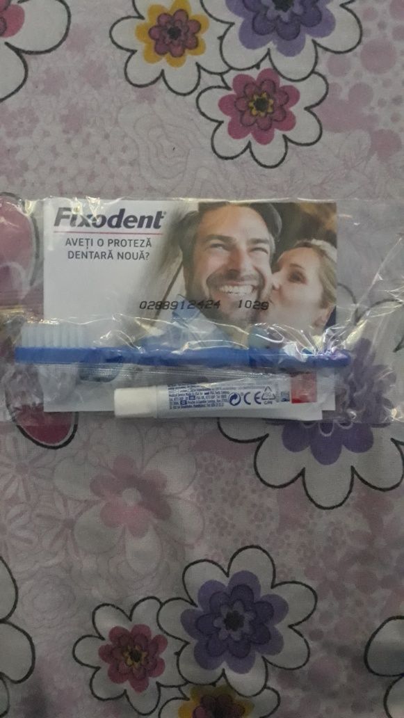 Crema adeziva fixodent