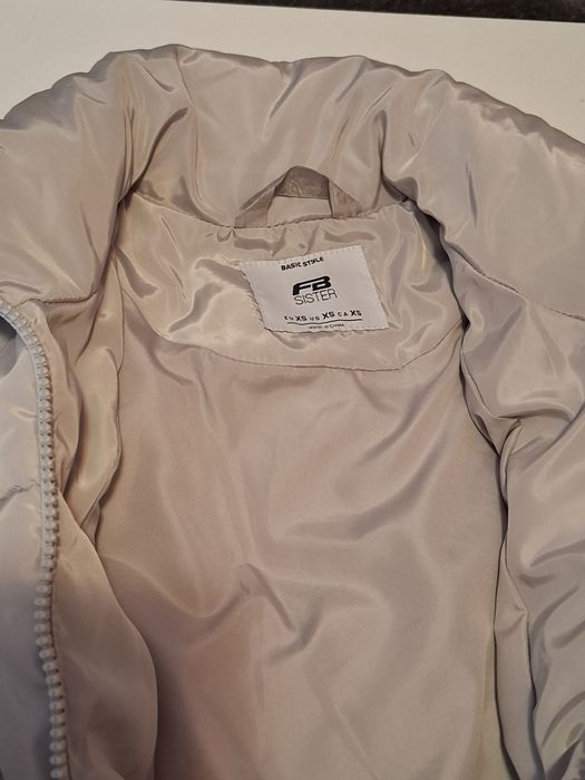 Дамско бежово яке