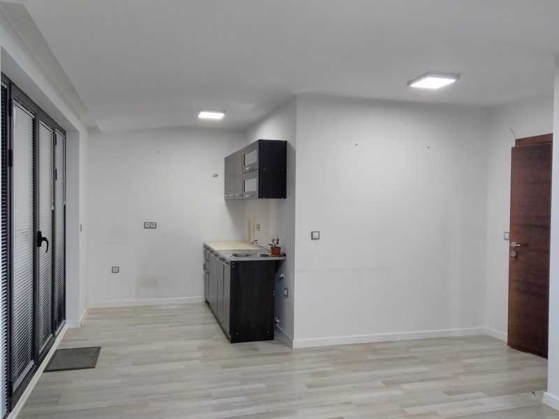 Офис под наем – 93 кв.м в бизнес сграда