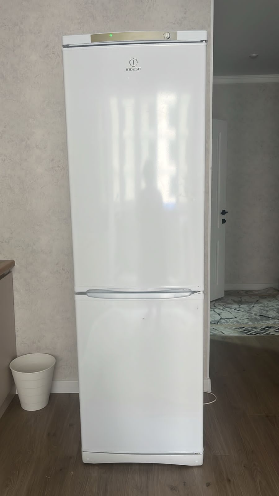 Холодильник INDESIT