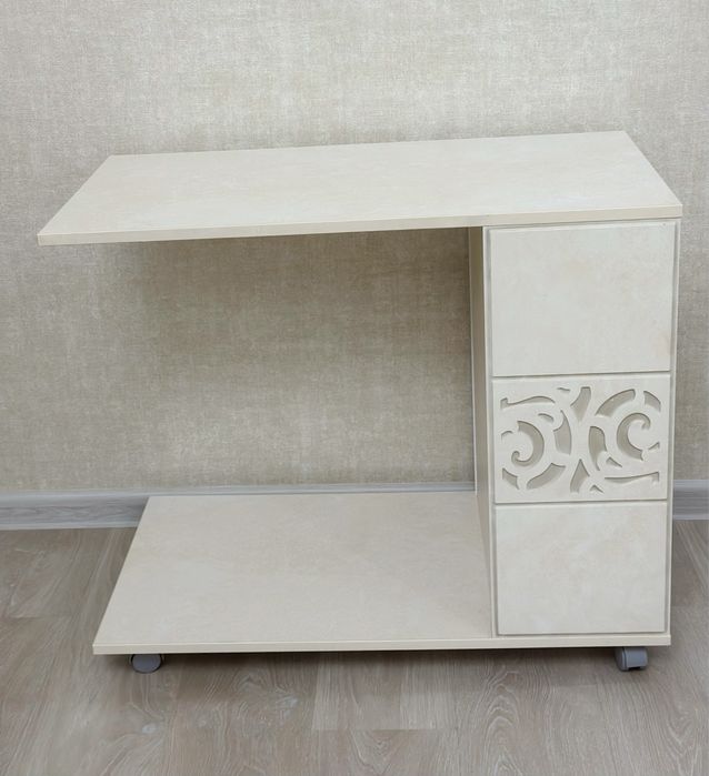 Прикроватный столик