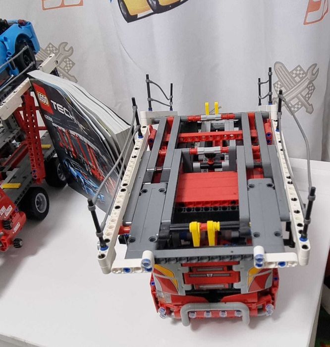 LEGO Technic - Transportor de masini 42098, 2493 piese