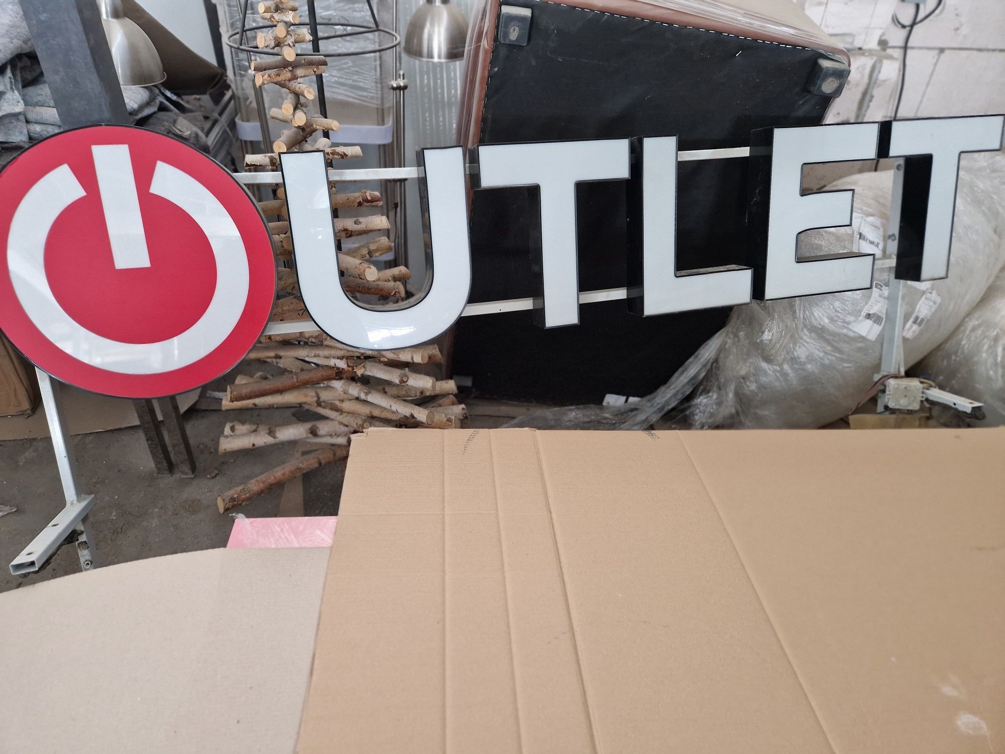 Светеща реклама Outlet