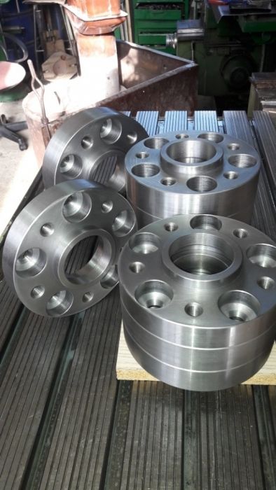 Изработване на фланци от стомана преходни