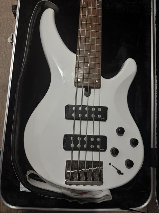 Chitara bass Yamaha TRBX 305 + hard case