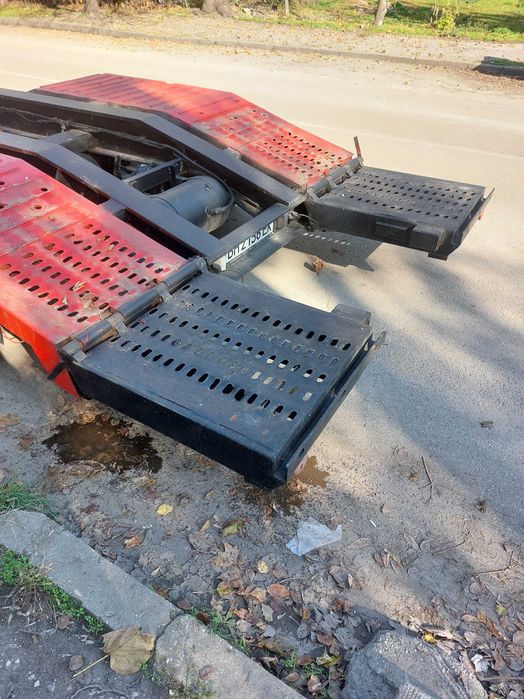 Автовозно ремърке DAF сниска товарна площадка