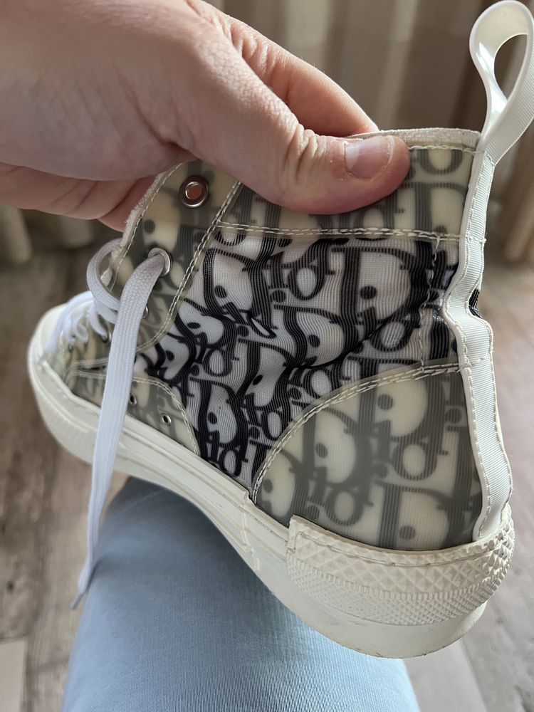 Dior b23.