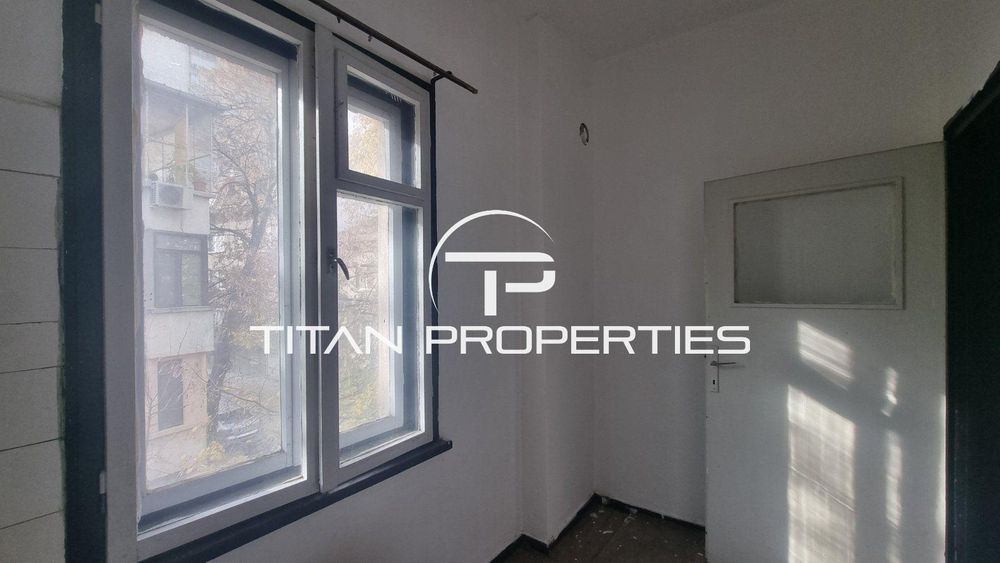 Етаж от къща за продажба в Център