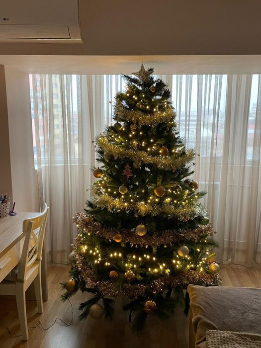 Brad artificial cu aspect natural