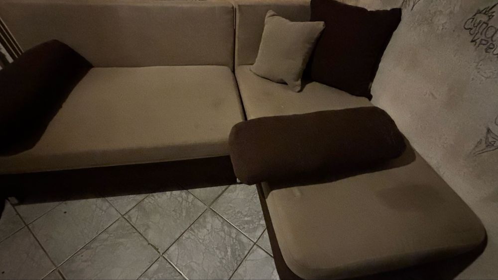 Ъглов холов диван