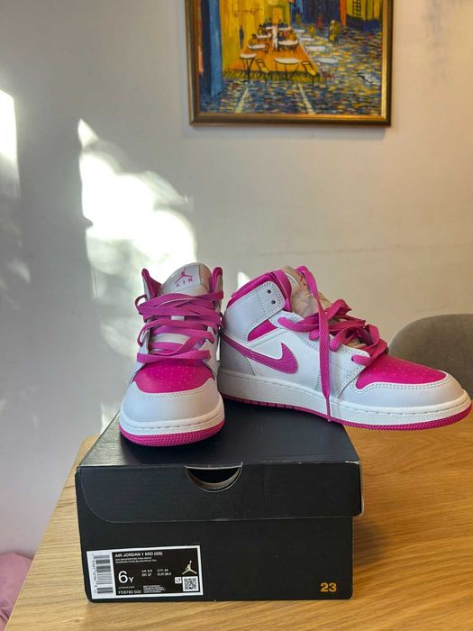 Нови детско-юношески маратонки Nike Air Jordan 1 Mid GS - 38 номер