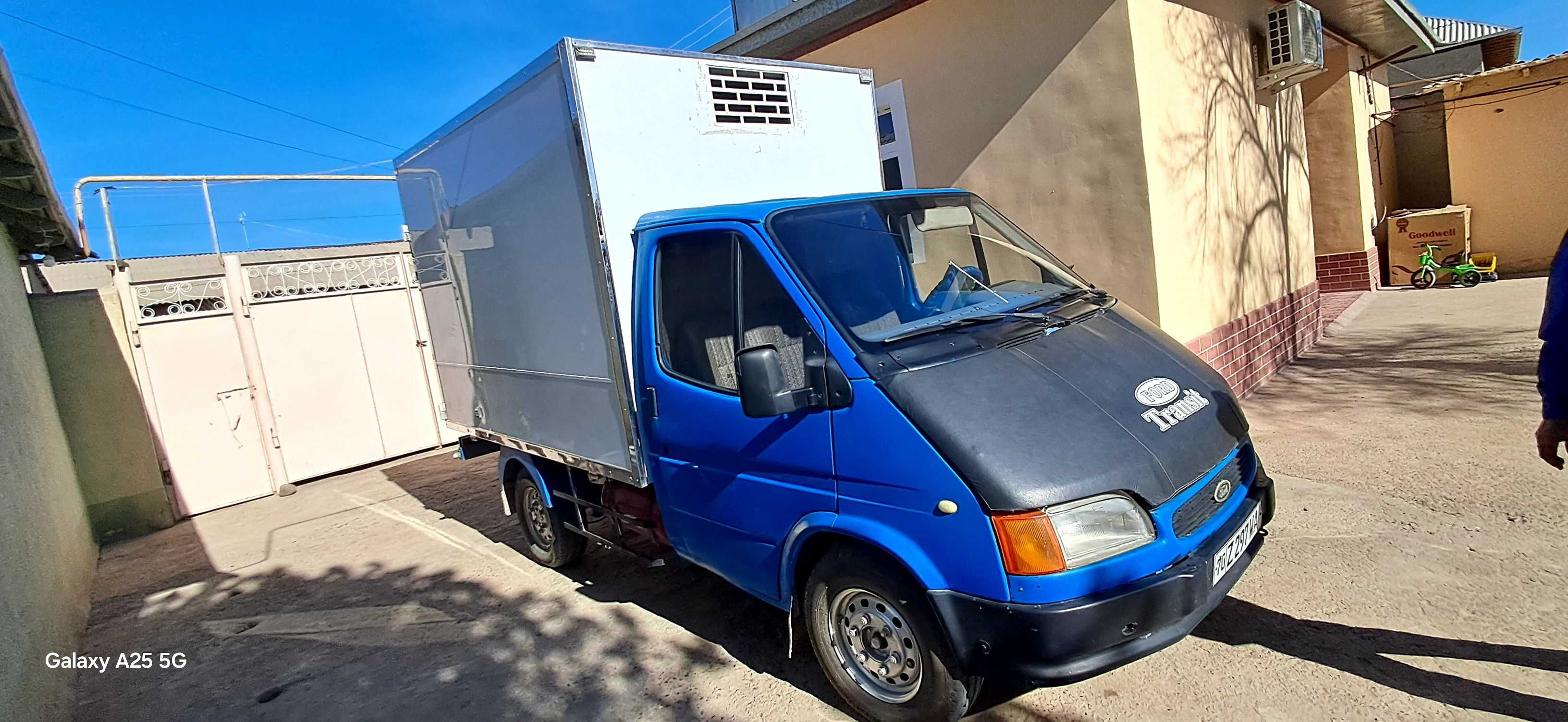 Ford Transit 1990 yili. SOTILADI