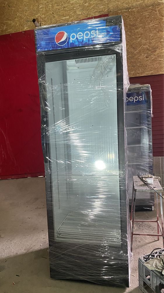 Vitrina frigirifica pentru doze, sucuri, bere, alcool