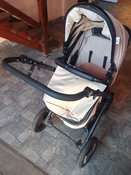 Cărucior + scoică pentru copii aproape nou.ofer bonus un scaun