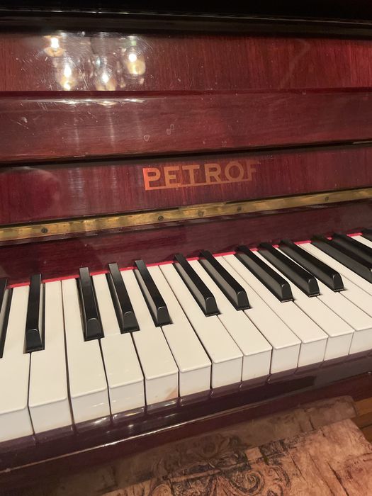 Продается Пианино Petrof