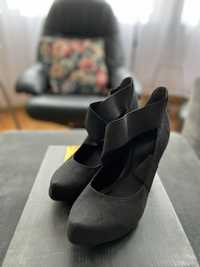 Дамски обувки на ток Marco Tozzi естествен велур
