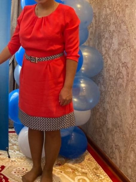 Платье очень приятный цвет