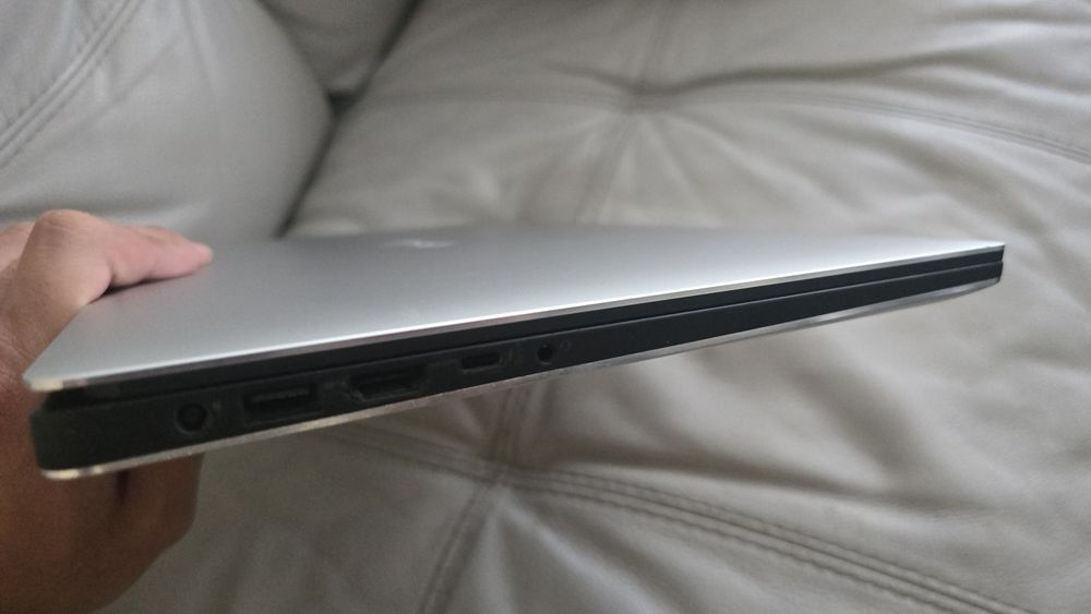 Dell xps 15 7590 4K touch i7-9750H 32GB RAM GTX1650 4GB 512gb ssd