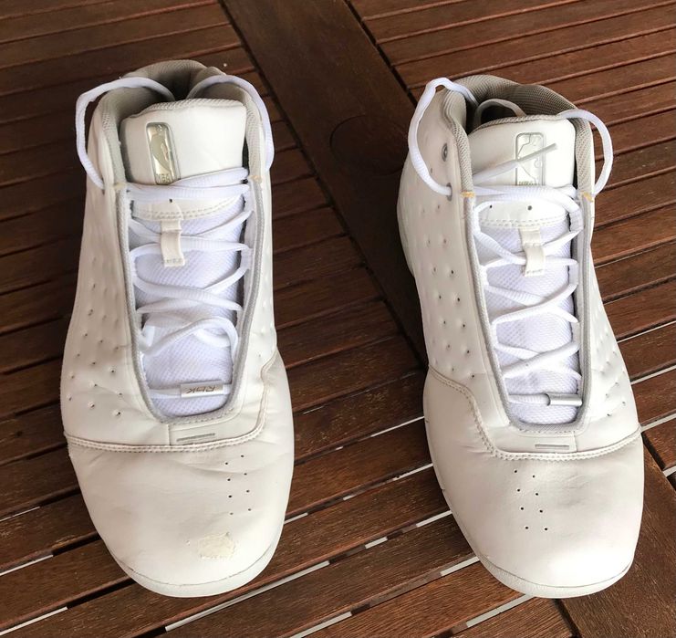 Продава чифт баскетболни кецове № 42.5 кожа. NBA модел на Nike. 50лв.