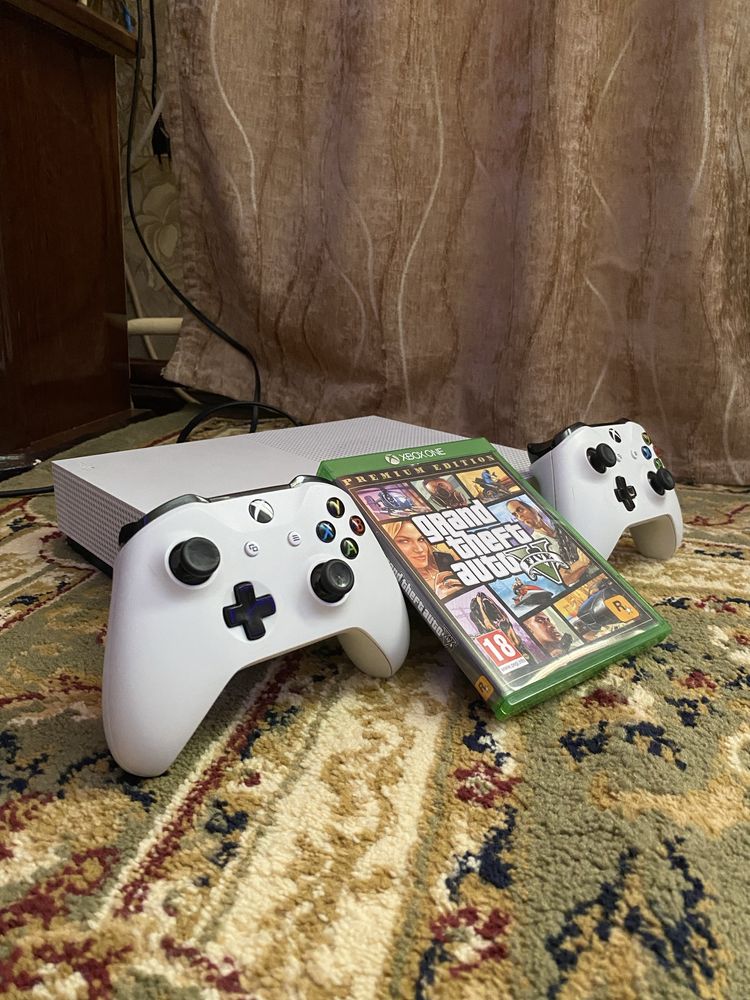 Продам Xbox one s в идеальном состоянии