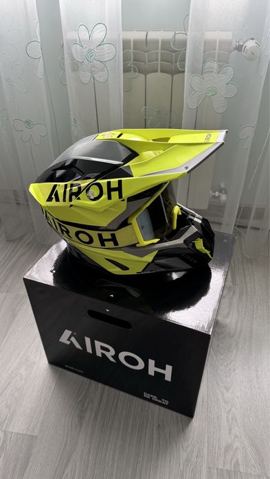 Каска TWIST 3 king yellow gloss AIRON