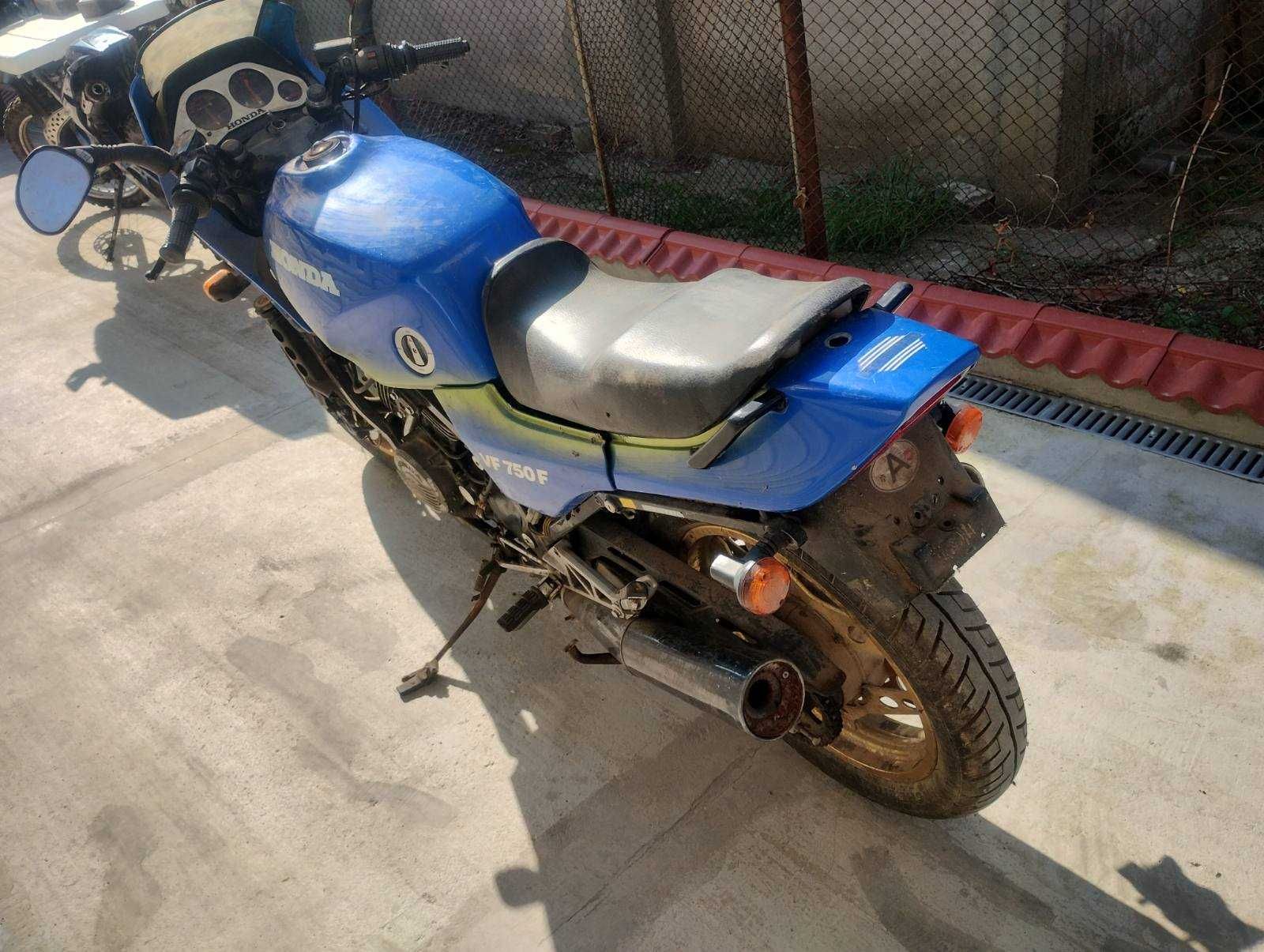 Honda VF 750 F на части