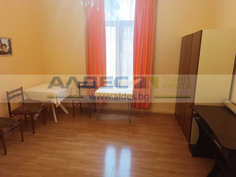 Дава се под наем Тристаен апартамент в София, Център - 120 кв.м за 650 € - Снимка #8