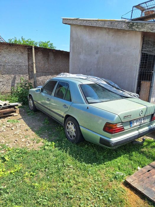 Mercedes W124 300D an 1986 manual